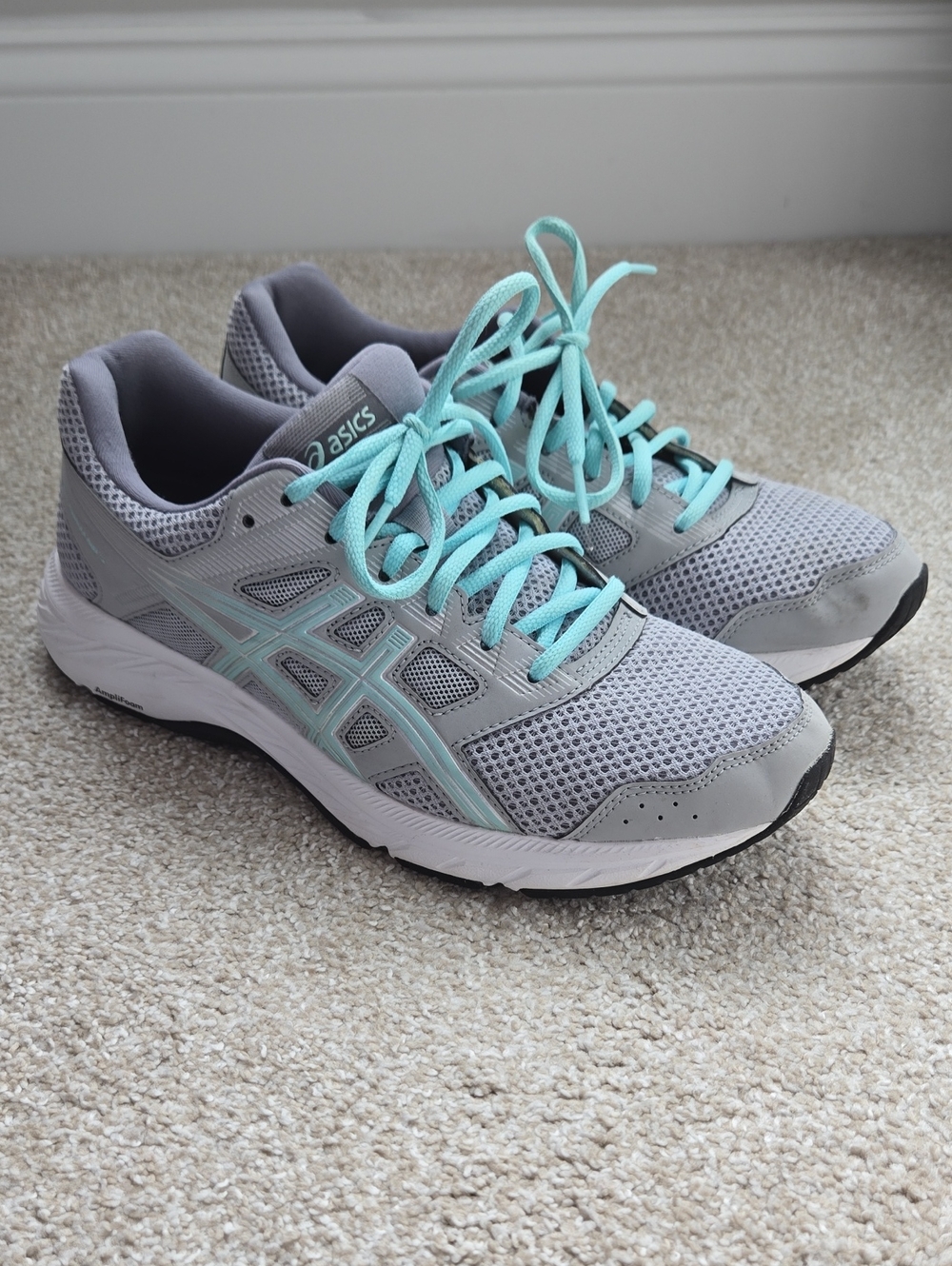 ASICS Women's Light Gray and Teal Athletic Running Shoes - Excellent Condition